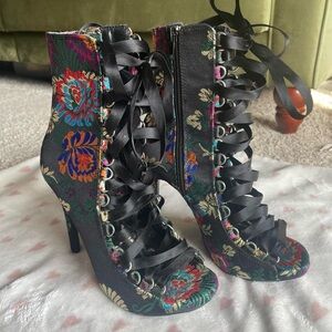 Steve Madden Black Floral Lace-up Heels